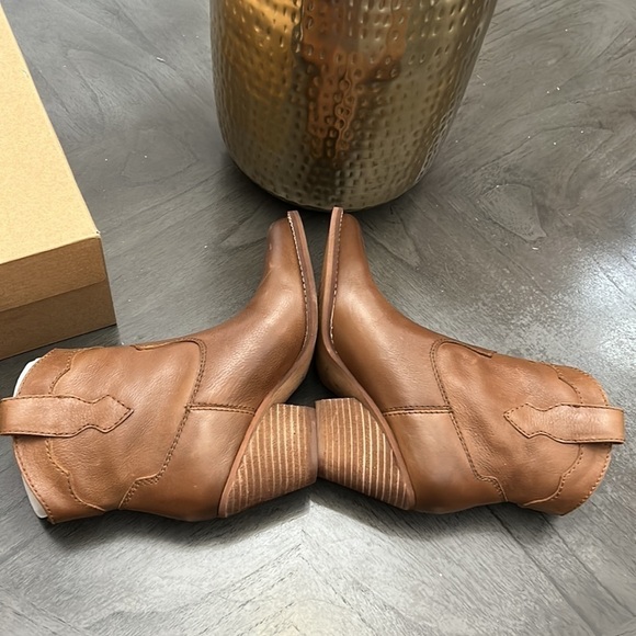 ZODIAC Women's Roslyn Western Booties - Picture 8 of 13